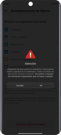 Pulsa OK. Espera unos instantes mientras el teléfono restablece la configuración predeterminada. Sigue las indicaciones de la pantalla para configurar el teléfono y dejarlo listo para su uso.