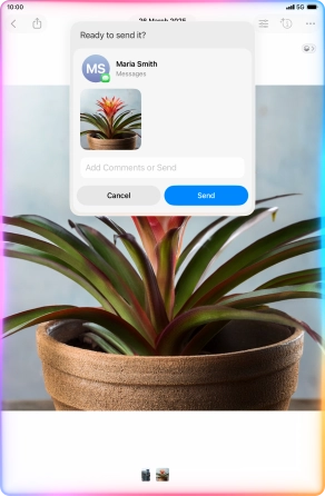 Ask Siri to share the screen content with your contacts.