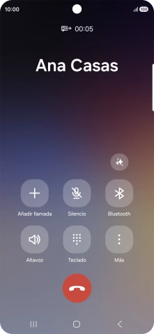 Si deseas utilizar Galaxy AI para la traducción de una conversación durante una llamada, pulsa el icono de IA.