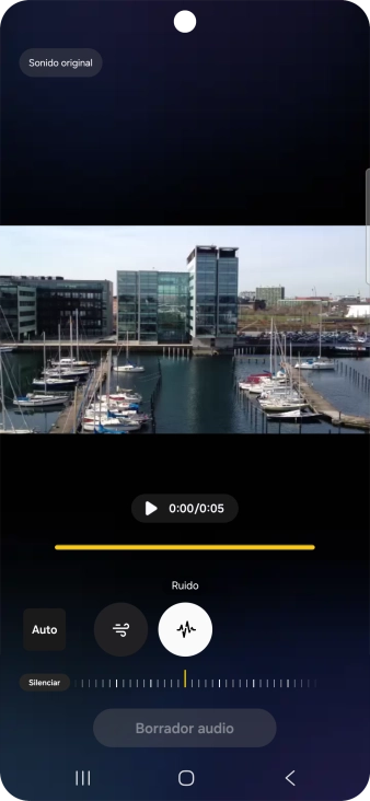 Desliza el dedo hacia la derecha o hacia la izquierda sobre el indicador para regular el volumen del tipo de sonido deseado.