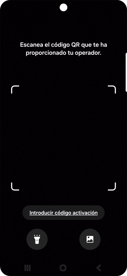 Coloca el código QR dentro del marco de la cámara del teléfono para escanearlo.