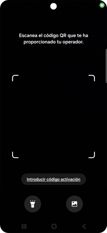 Coloca el código QR dentro del marco de la cámara del teléfono para escanearlo.