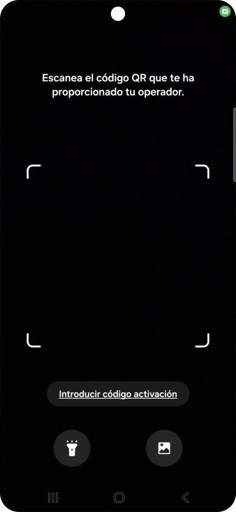 Coloca el código QR dentro del marco de la cámara del teléfono para escanearlo.