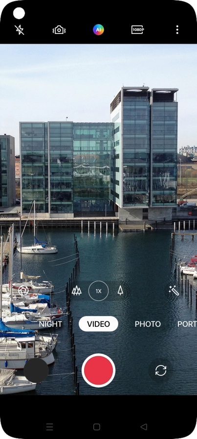 Press the video light icon to turn the function on or off.
