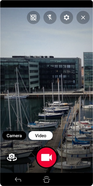 Press the video light icon to turn the function on or off.