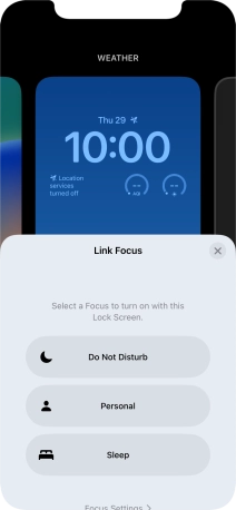 Press the required focus mode.