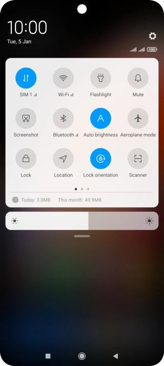 Press the mobile data icon to turn the function on or off.