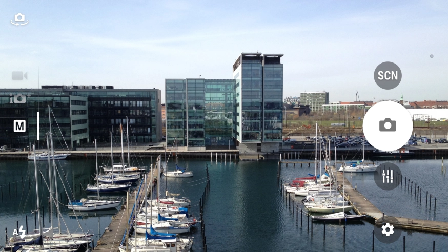 If the video recorder is turned on, slide your finger upwards on the screen to select M.