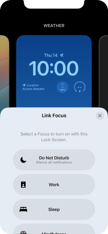 Press the required focus mode.