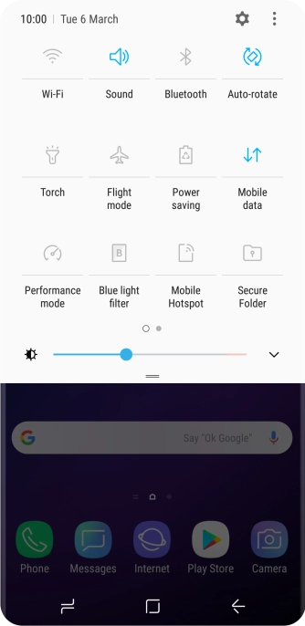 Press the mobile data icon to turn the function on or off.