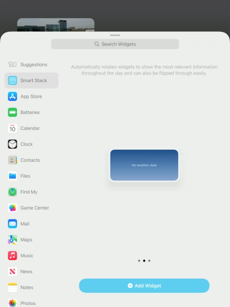 Slide your finger right or left on the screen to select the required widget size.
