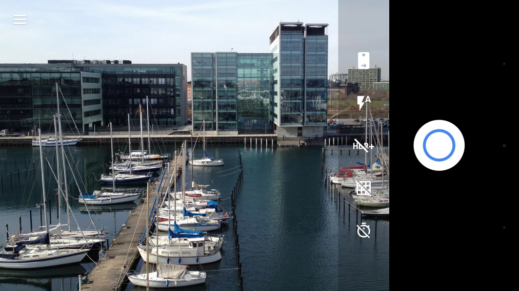 Press the flash icon repeatedly to select the required setting.