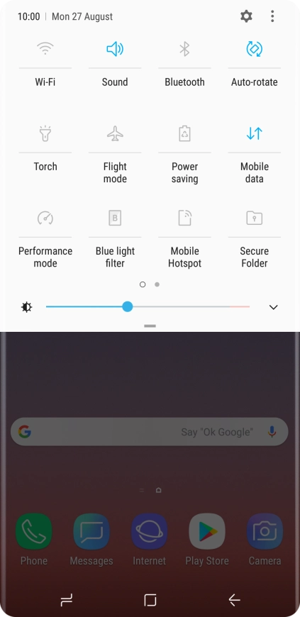 Press the mobile data icon to turn the function on or off.
