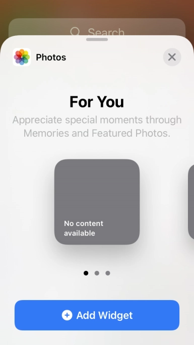 Slide your finger right or left on the screen to select the required widget size.