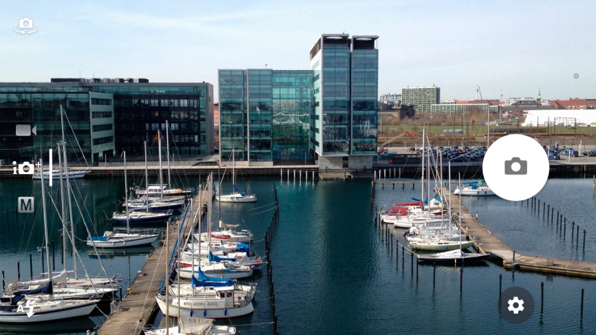 If the video recorder is turned on, slide your finger upwards on the screen to select the manual setting icon.