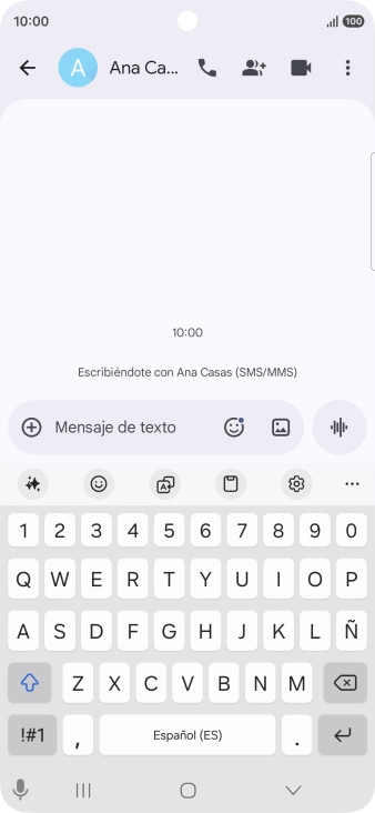 Selecciona una conversación o crea un nuevo mensaje y pulsa el icono de IA.