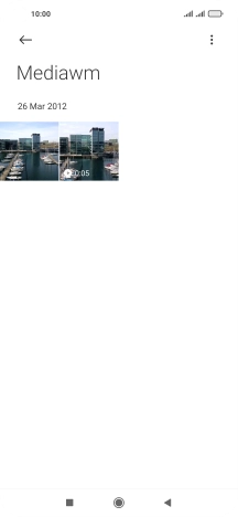 Mantén pulsados la fotografía o el videoclip deseados durante unos instantes.