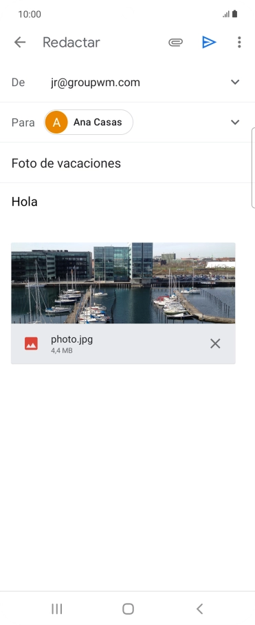 Pulsa el icono de envío cuando termines de escribir el correo electrónico.