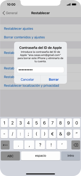 Introduce la contraseña de tu ID de Apple y pulsa Borrar. Espera unos instantes mientras el teléfono restablece la configuración predeterminada. Sigue las indicaciones de la pantalla para configurar el teléfono y dejarlo listo para su uso.