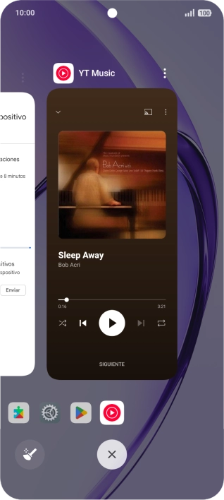 Para cerrar una sola aplicación en ejecución, desliza el dedo hacia arriba sobre la aplicación deseada.