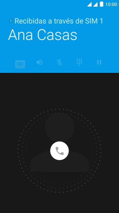 Si el bloqueo de pantalla está activado, pulsa el icono de contestar llamadas y arrástralo hacia la derecha.
