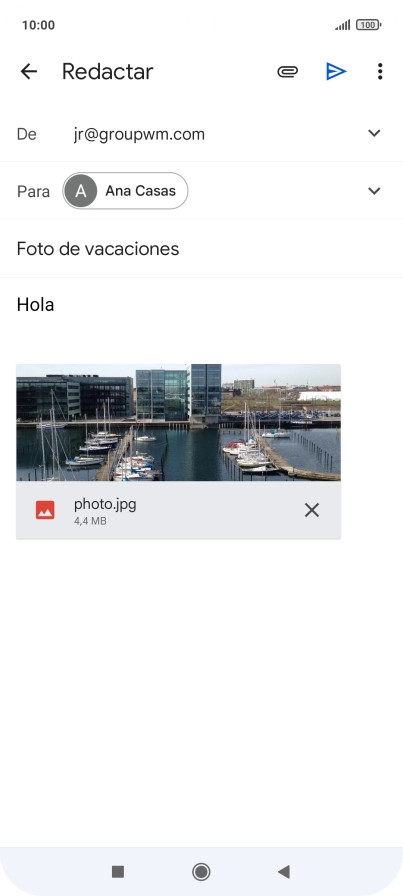 Pulsa el icono de envío cuando termines de escribir el correo electrónico.