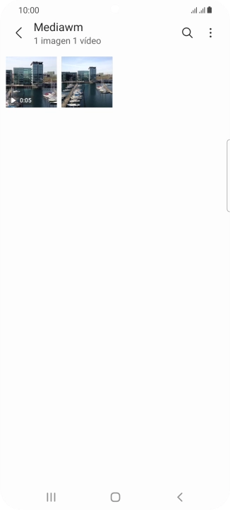 Mantén pulsados la fotografía o el videoclip deseados durante unos instantes.