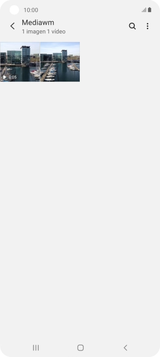Mantén pulsados la imagen o el videoclip deseados durante unos instantes.