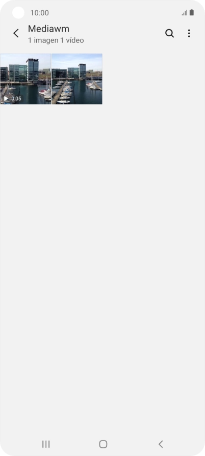 Mantén pulsados la imagen o el videoclip deseados durante unos instantes.