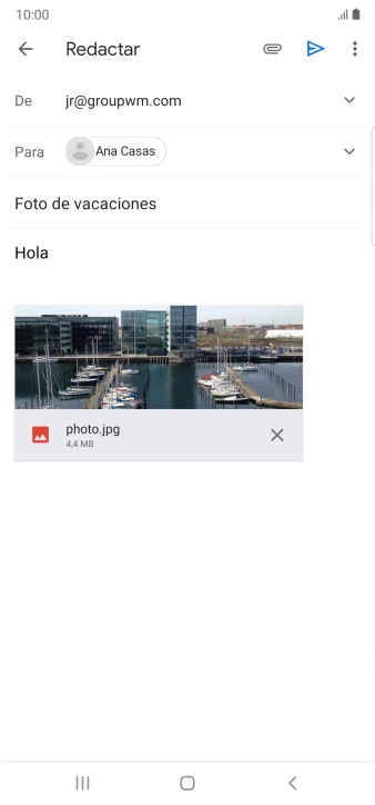 Pulsa el icono de envío cuando termines de escribir el correo electrónico.