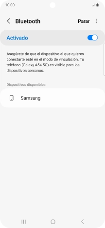 Pulsa el dispositivo Bluetooth deseado y sigue las indicaciones de la pantalla para vincular el dispositivo al teléfono.