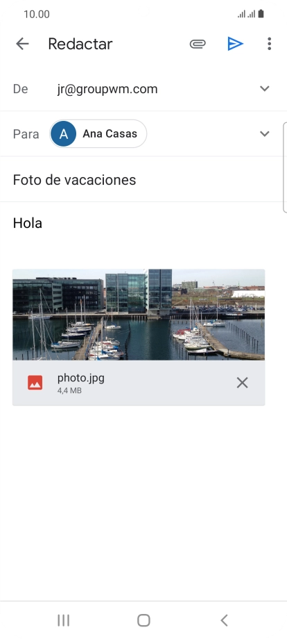 Pulsa el icono de envío cuando termines de escribir el correo electrónico.