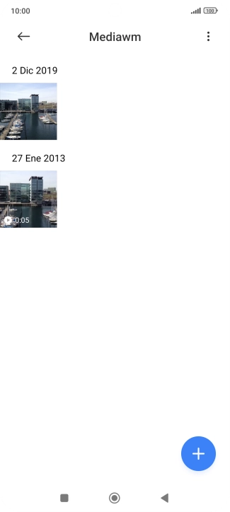 Mantén pulsados la fotografía o el vídeo deseados durante unos instantes.