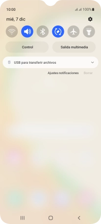 Pulsa USB para transferir archivos.