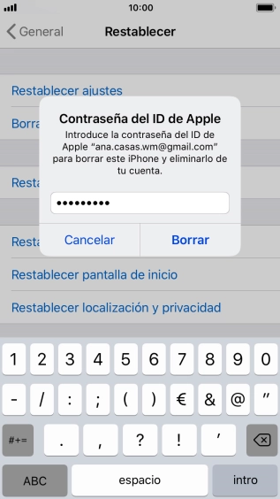 Introduce la contraseña de tu ID de Apple y pulsa Borrar. Espera unos instantes mientras el teléfono restablece la configuración predeterminada. Sigue las indicaciones de la pantalla para configurar el teléfono y dejarlo listo para su uso.