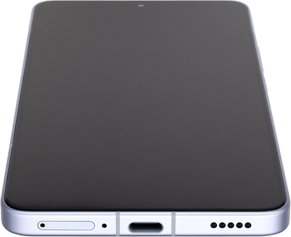 Conecta el cable de datos al conector del teléfono y al puerto USB del ordenador.