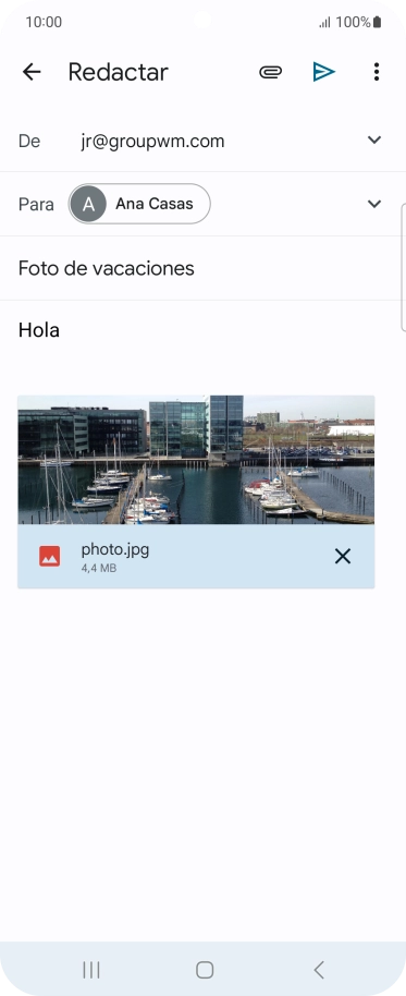 Pulsa el icono de envío cuando termines de escribir el correo electrónico.