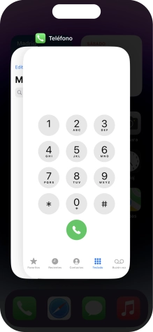 Arrastra hacia arriba la aplicación deseada para cerrarla.
