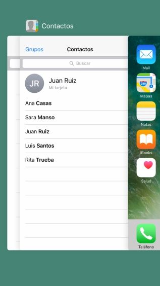 Arrastra la aplicación deseada hacia arriba para cerrarla.