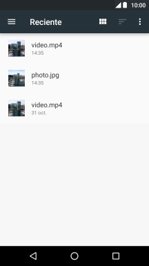 Desliza el dedo hacia la derecha desde la parte izquierda de la pantalla.