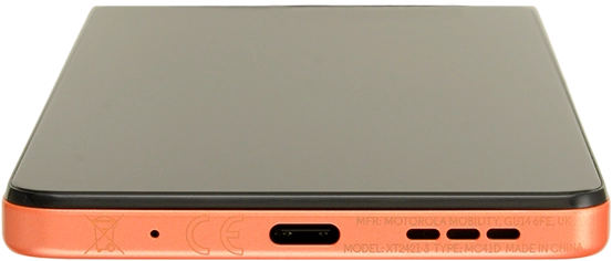 Conecta el cargador al conector y enchúfalo a una toma de corriente.