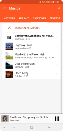 Pulsa el título de la canción en la parte inferior de la pantalla.