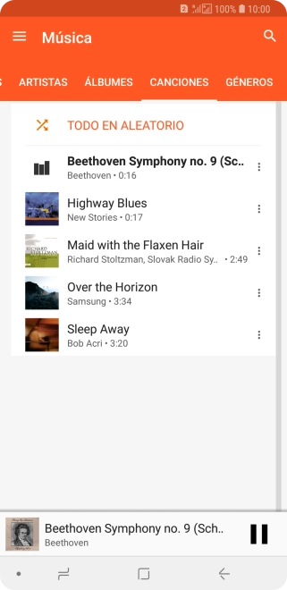 Pulsa el título de la canción en la parte inferior de la pantalla.