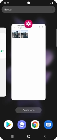 Para cerrar una sola aplicación en ejecución, desliza el dedo hacia arriba sobre la aplicación deseada.