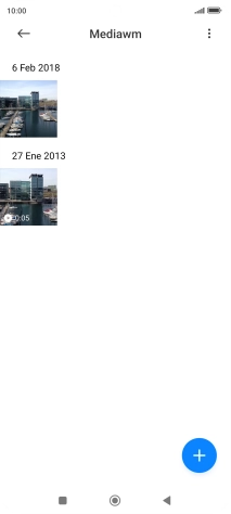 Mantén pulsados la fotografía o el vídeo deseados durante unos instantes.