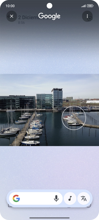 Rodea con un círculo el elemento deseado de la fotografía y espera a que aparezcan los resultados de búsqueda.