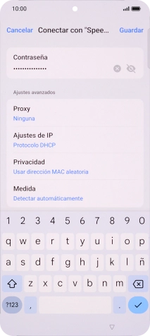 Introduce la contraseña de la red Wi-Fi y pulsa el icono de aceptar.