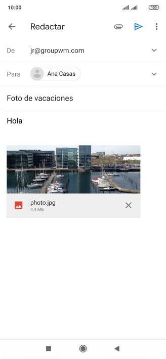 Pulsa el icono de envío cuando termines de escribir el correo electrónico.