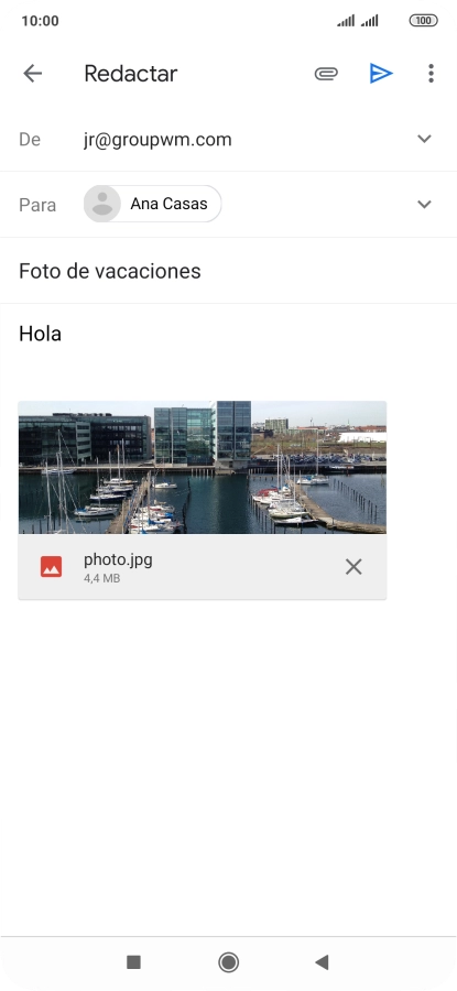 Pulsa el icono de envío cuando termines de escribir el correo electrónico.