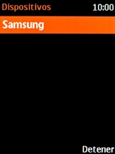 Selecciona el dispositivo Bluetooth deseado y sigue las indicaciones de la pantalla para vincular el dispositivo al teléfono.